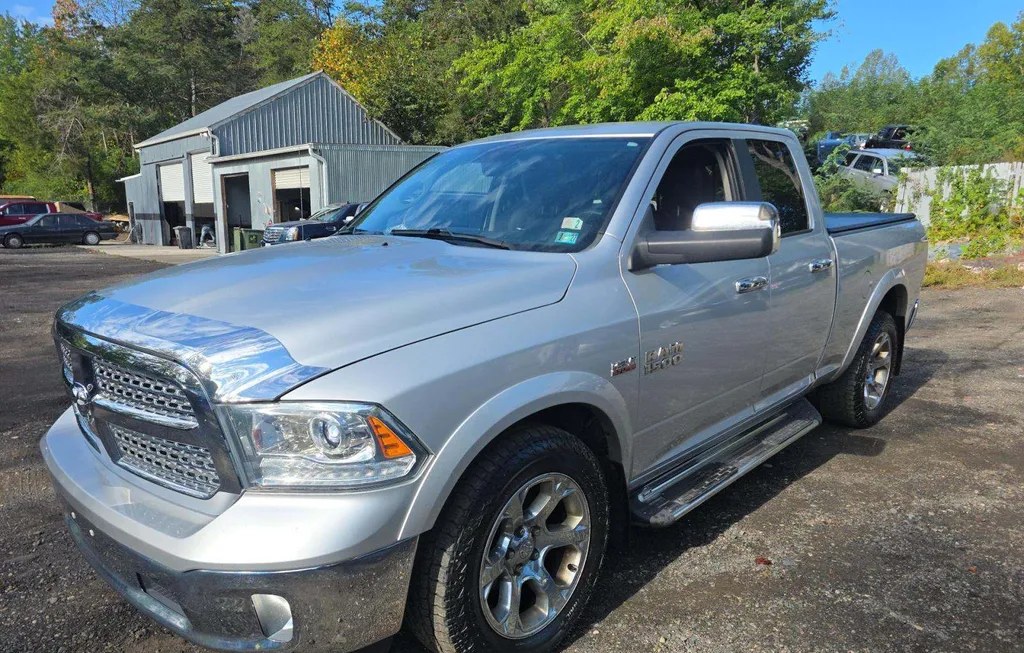 2017 RAM 1500 LARAMIE EXTENDED CAB MEDIUM BED - 1