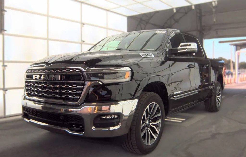 2025 RAM 1500 LIMITED CREW CAB SHORT BED - 1