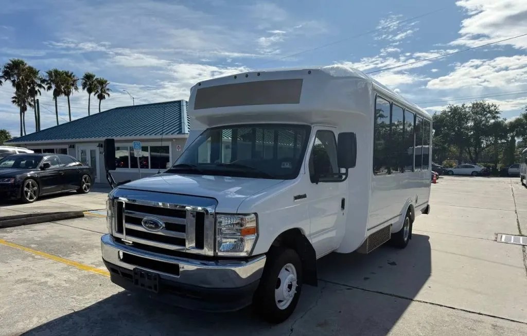 2021 FORD E-350 CUTAWAY DRW - 1