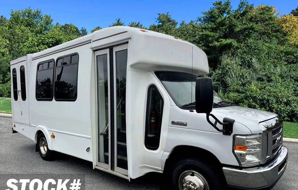 2017 FORD SUPER DUTY E-350 CUTAWAY DRW - 1