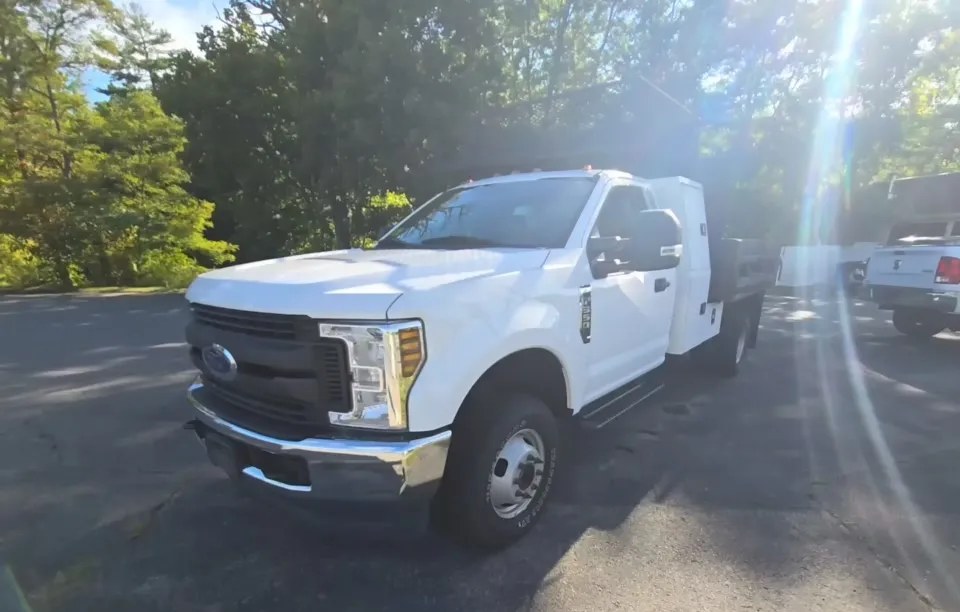 2018 FORD SUPER DUTY F-350 CAB CHASSIS XL REGULAR CAB DRW - 1