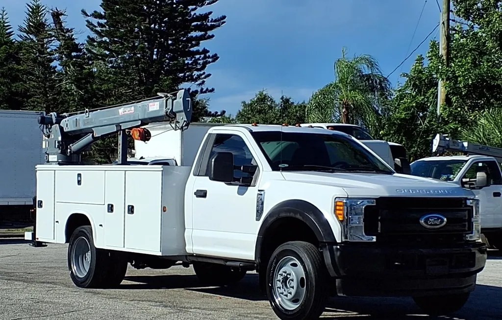 2017 FORD SUPER DUTY F-550 CAB CHASSIS XL REGULAR CAB DRW - 1