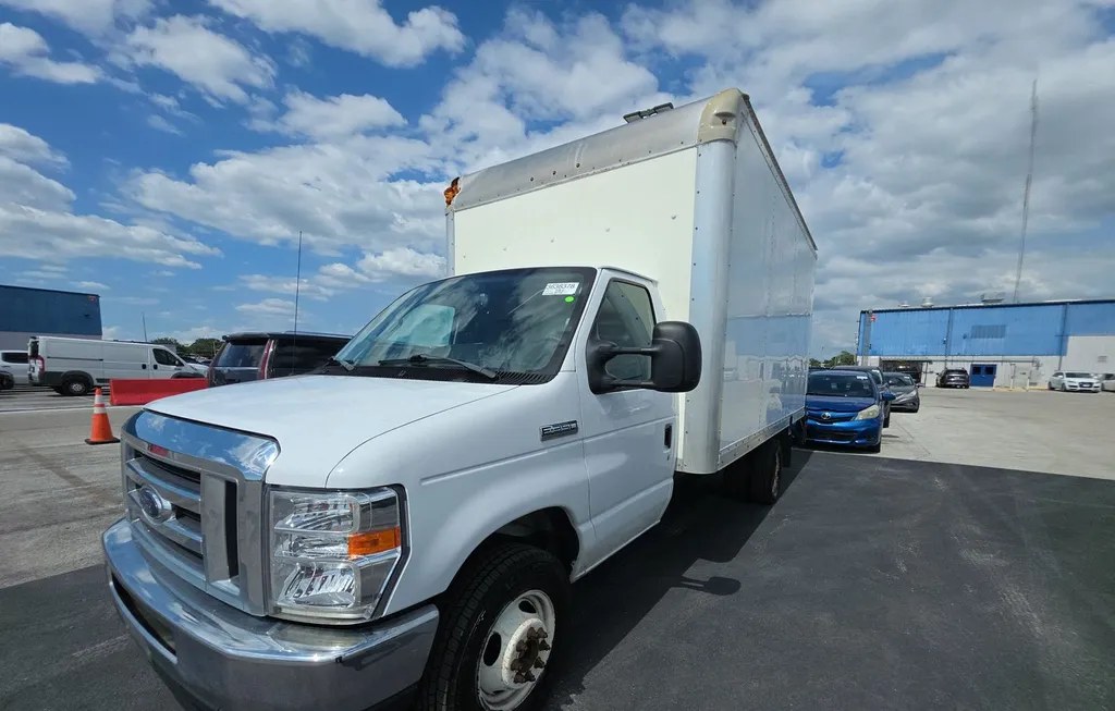 2021 FORD E-350 CUTAWAY DRW - 1