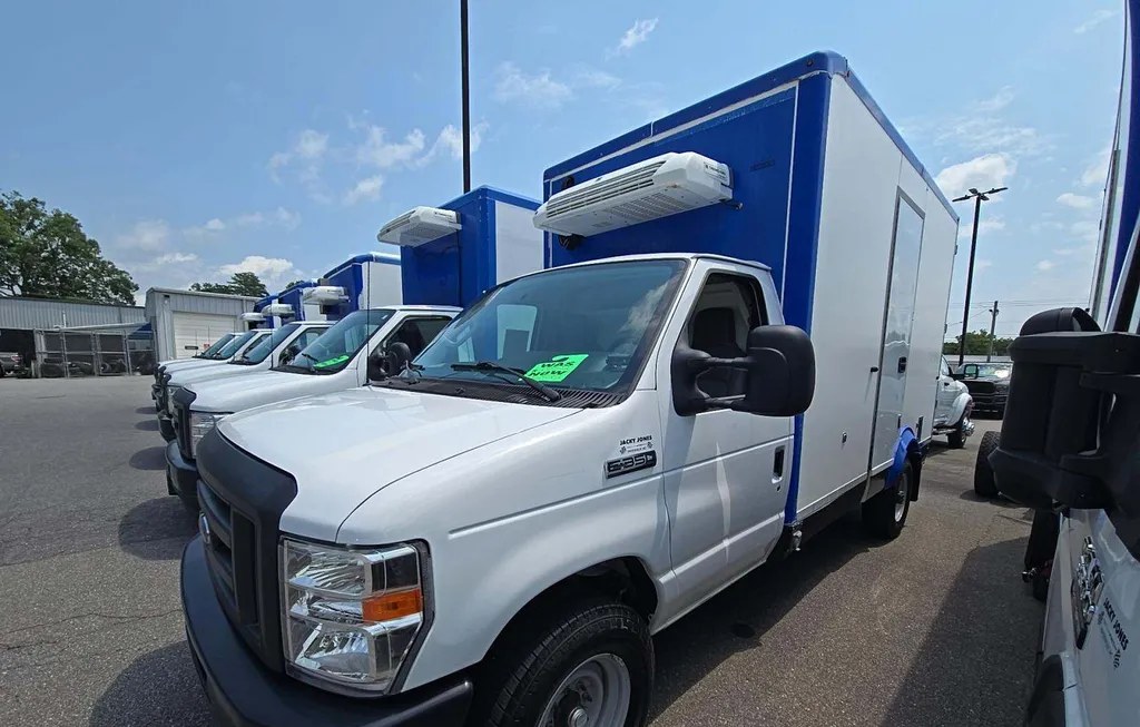 2023 FORD E-350 CUTAWAY - 1