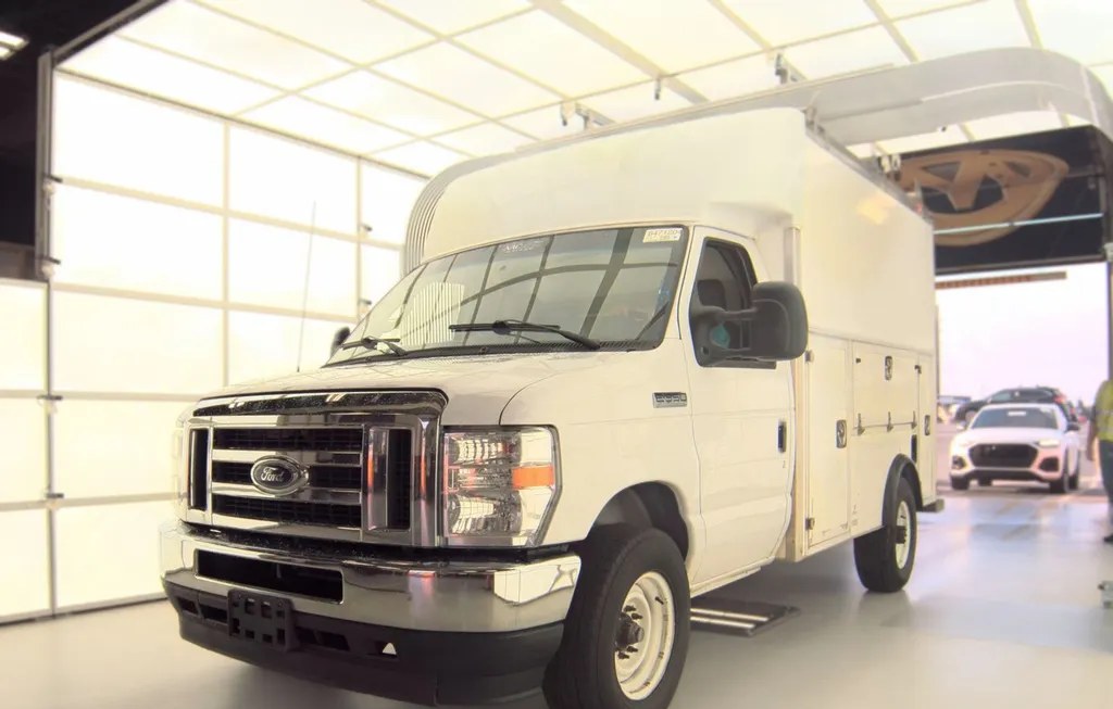 2022 FORD E-350 CUTAWAY 138.0" WB - 1