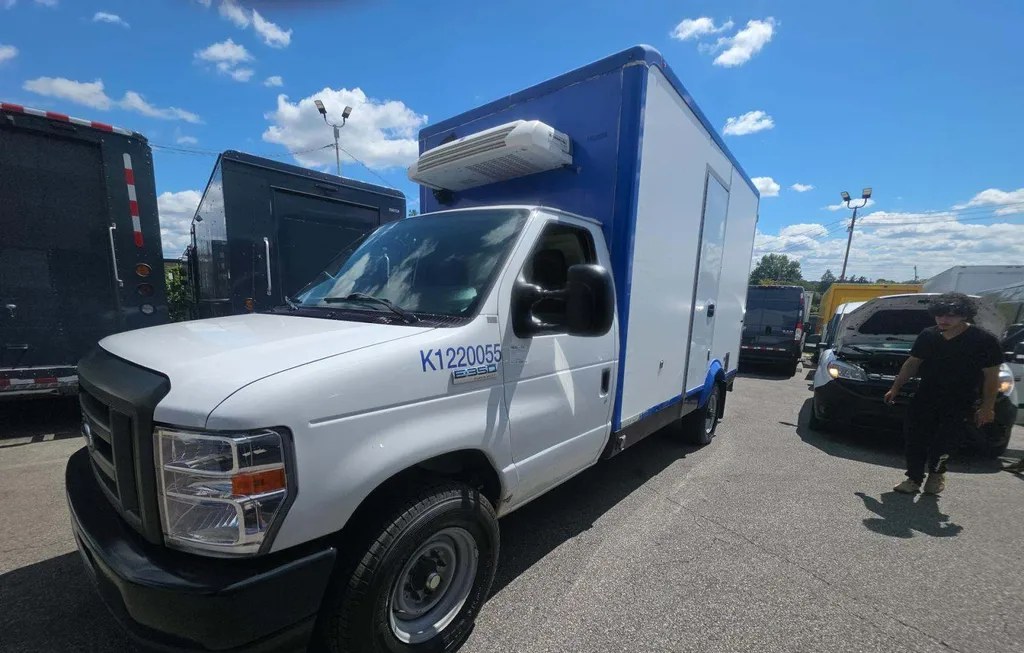 2023 FORD E-350 CUTAWAY - 1