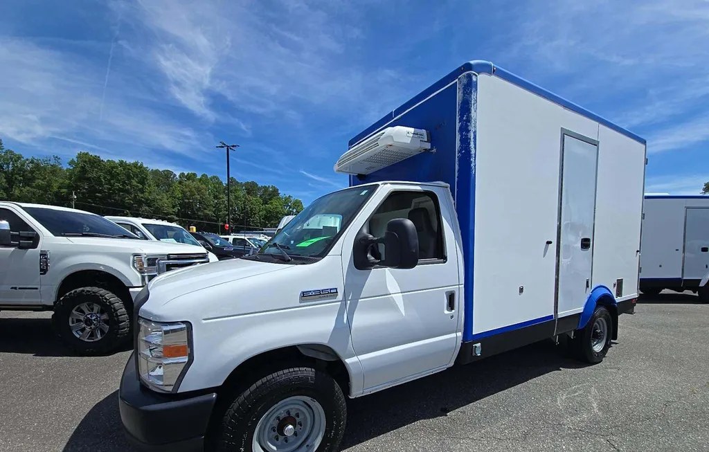 2023 FORD E-350 CUTAWAY - 1