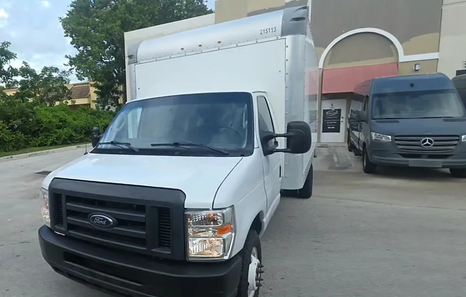 2021 FORD E-350 CUTAWAY DRW - 1