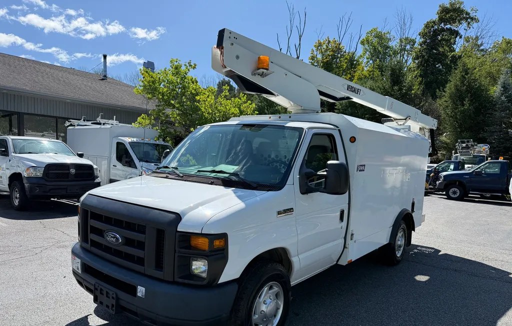 2017 FORD SUPER DUTY E-350 CUTAWAY - 1