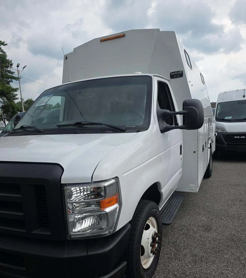 2018 FORD SUPER DUTY E-450 CUTAWAY DRW - 1