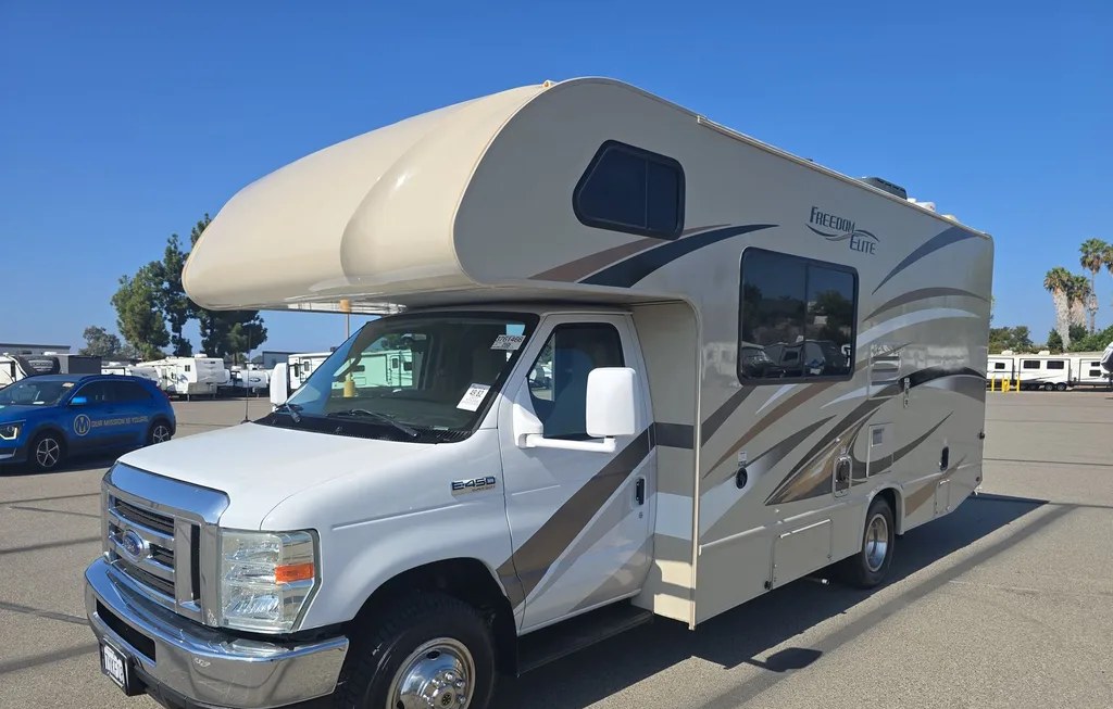 2017 FORD SUPER DUTY E-450 CUTAWAY DRW - 1