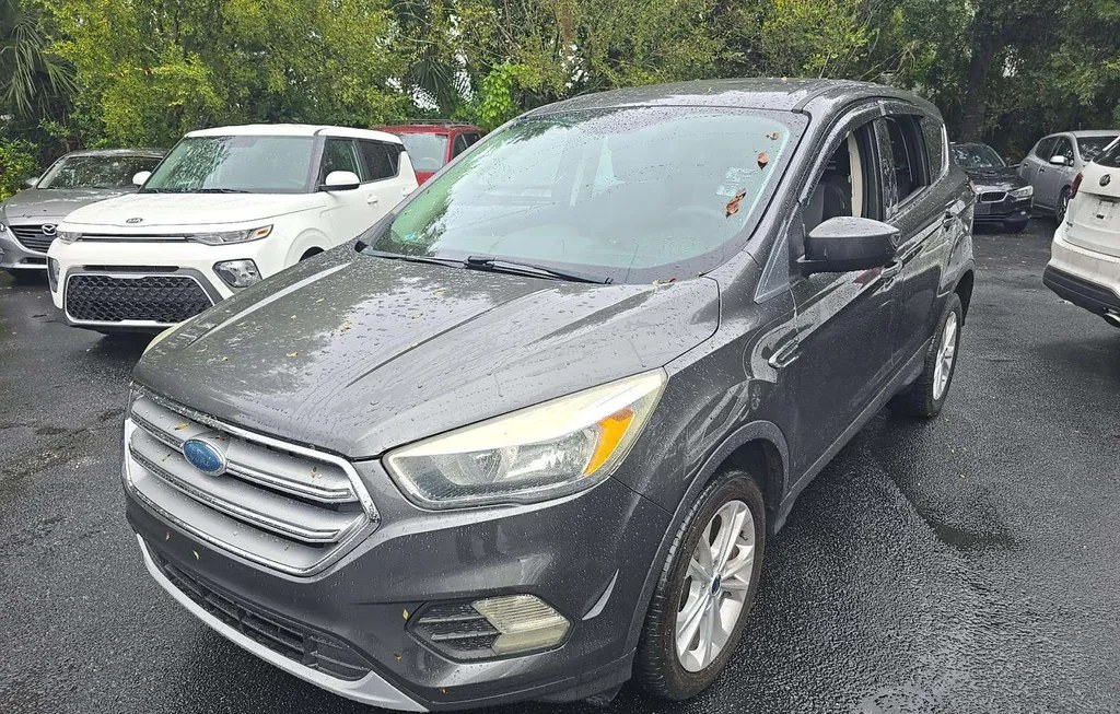 2017 FORD ESCAPE SE - 1