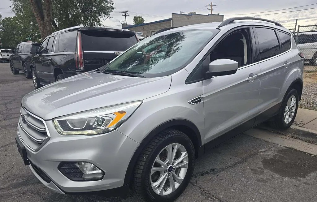 2017 FORD ESCAPE SE - 1
