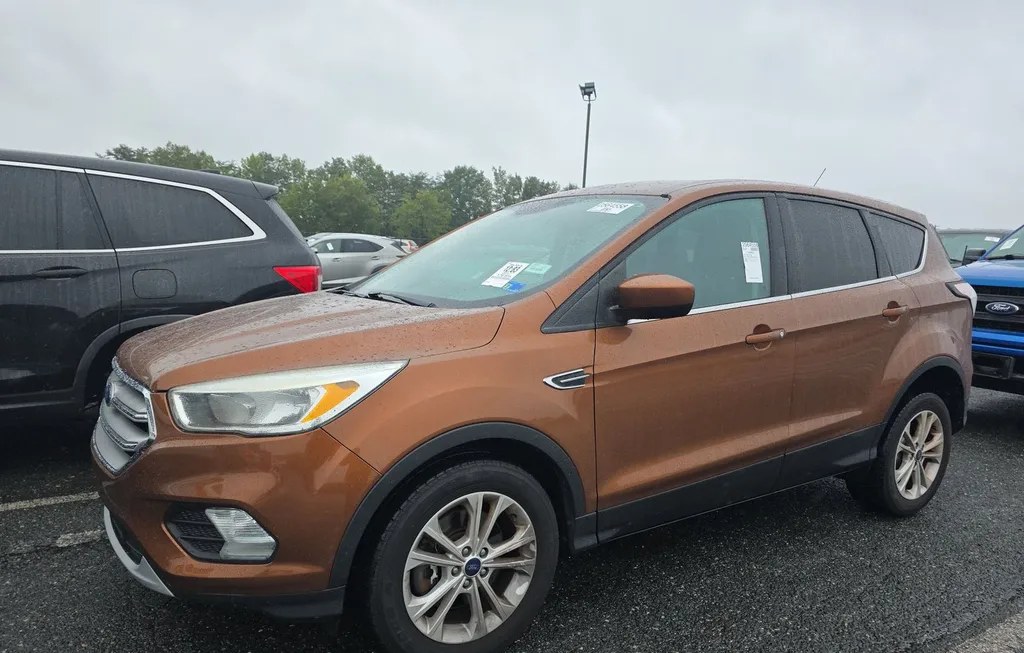 2017 FORD ESCAPE SE - 1