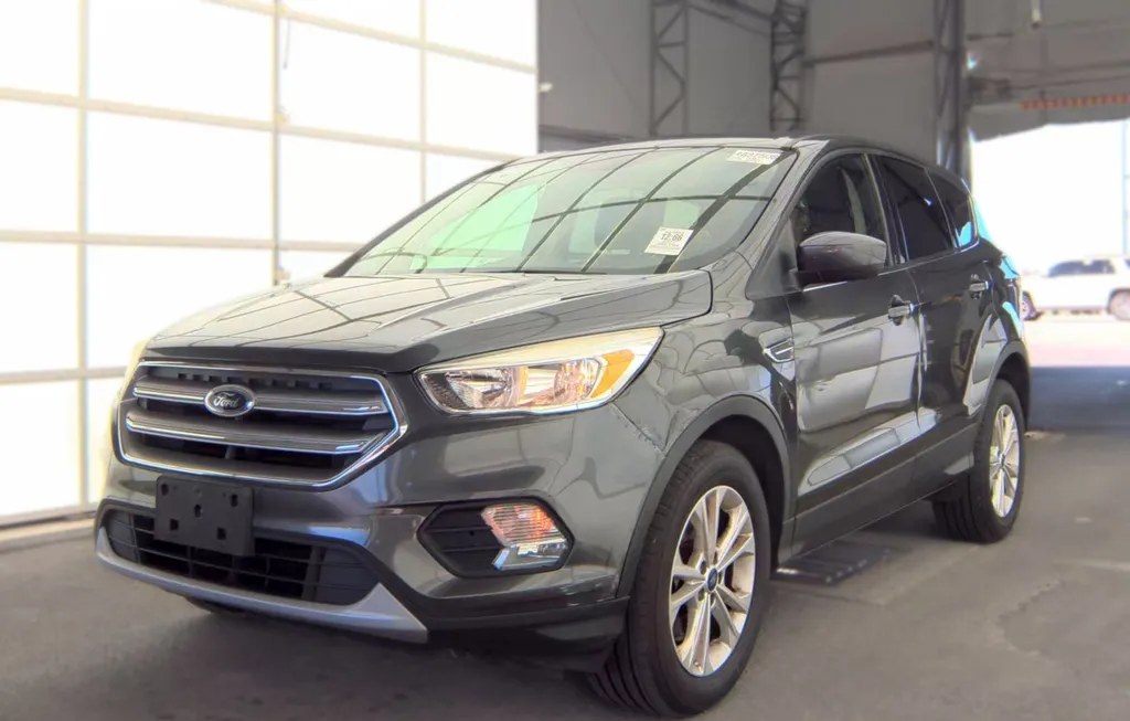 2017 FORD ESCAPE SE - 1