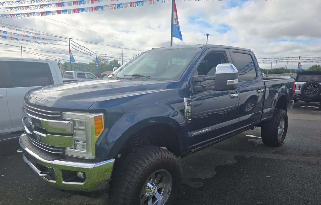 2017 FORD SUPER DUTY F-250 LARIAT CREW CAB MEDIUM BED - 1
