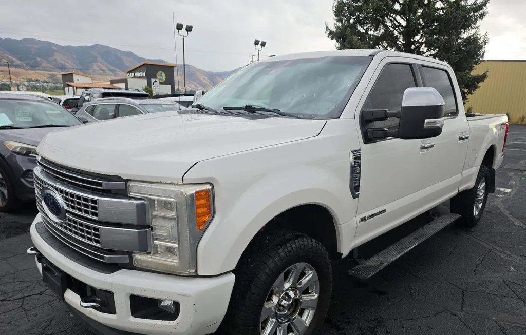 2017 FORD SUPER DUTY F-350 PLATINUM CREW CAB MEDIUM BED - 1