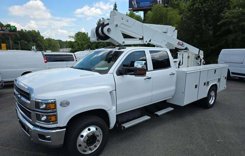 2022 CHEVROLET SILVERADO MEDIUM DUTY BASE - 1