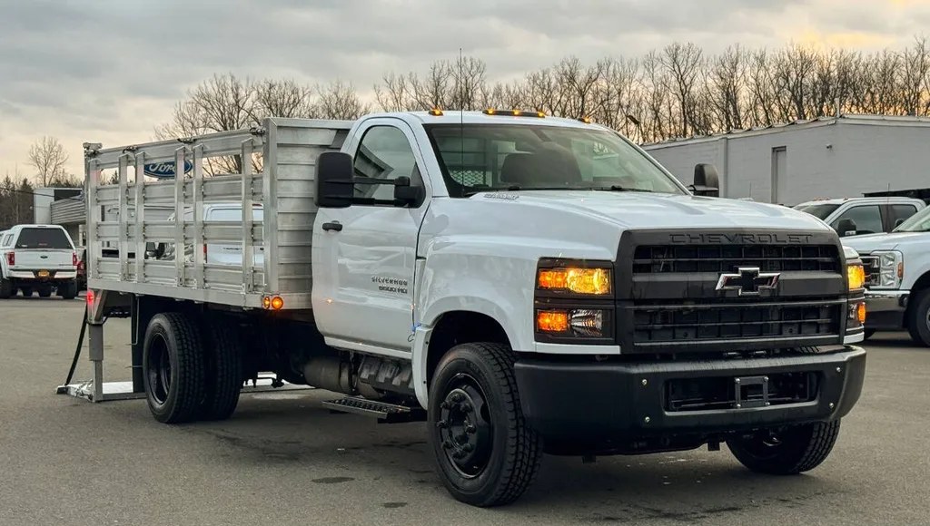 2024 CHEVROLET SILVERADO MEDIUM DUTY BASE - 1