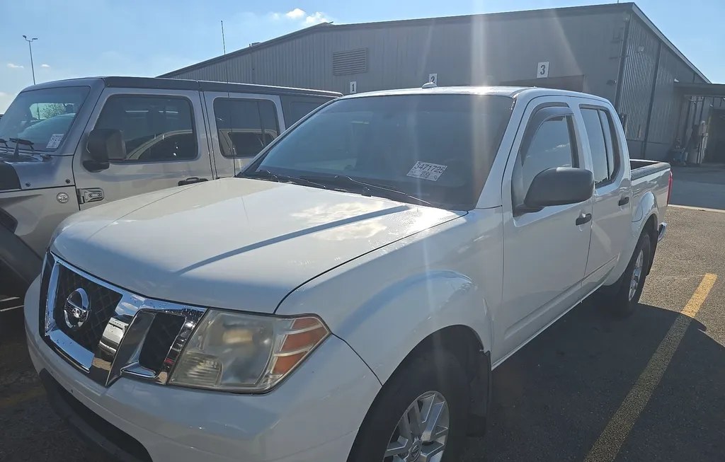 2017 NISSAN FRONTIER SV CREW CAB MEDIUM BED - 1