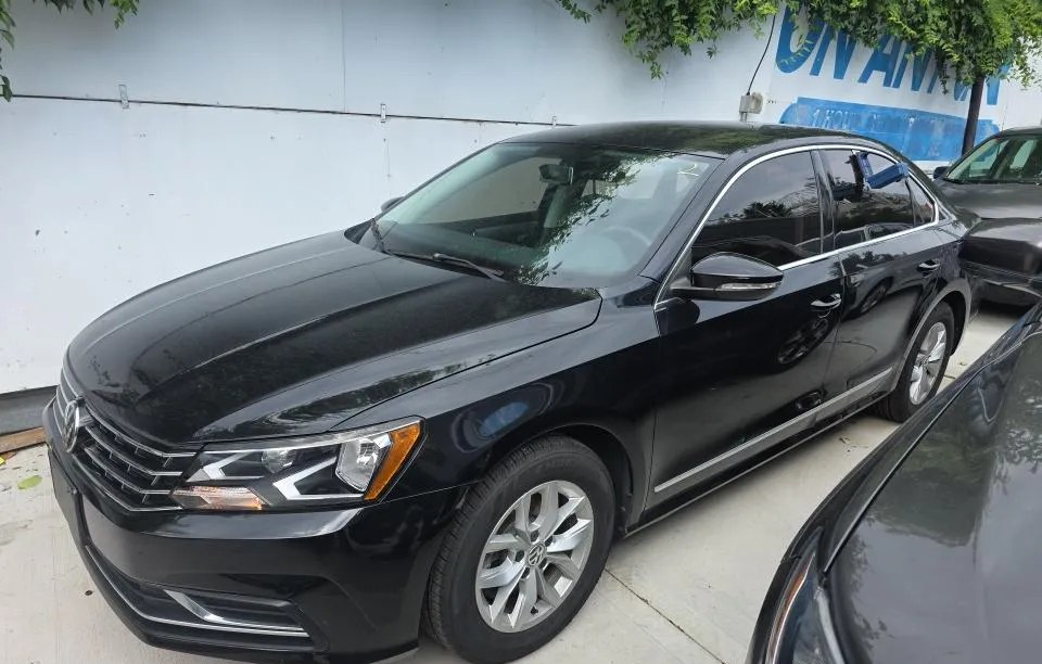 2017 VOLKSWAGEN PASSAT 1.8T S - 1