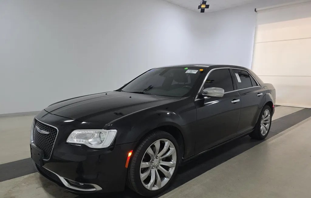 2019 CHRYSLER 300 LIMITED - 1