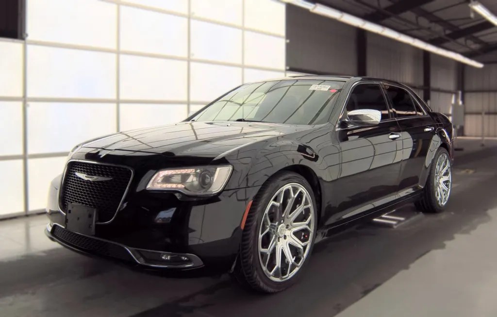 2017 CHRYSLER 300C - 1
