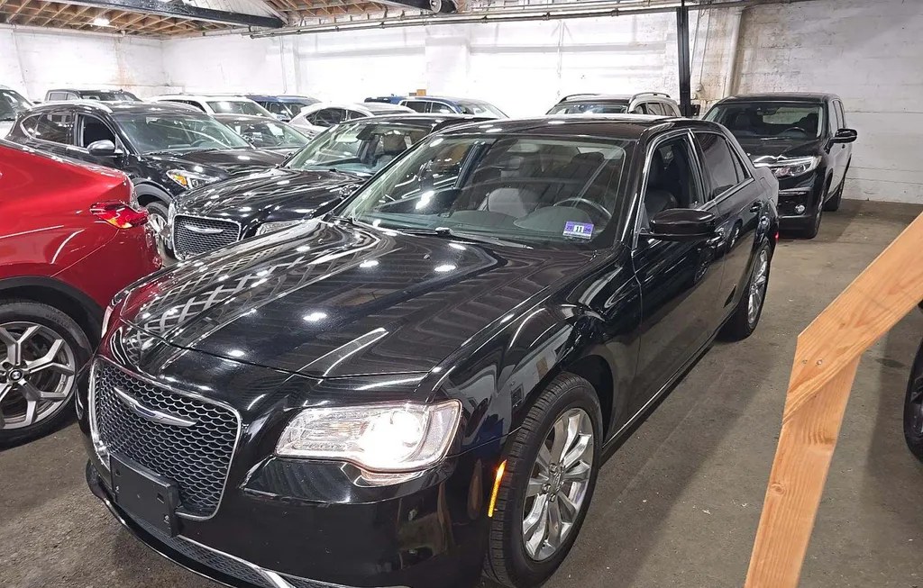 2023 CHRYSLER 300 TOURING - 1