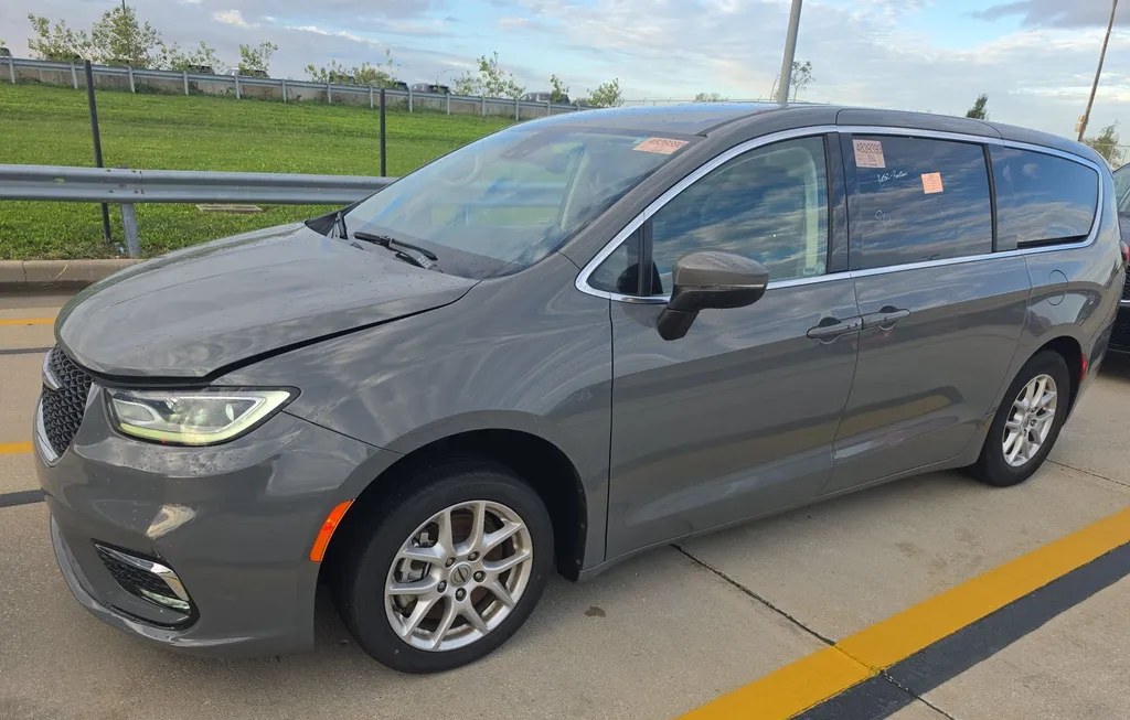 2023 CHRYSLER PACIFICA TOURING L 121.6" WB - 1
