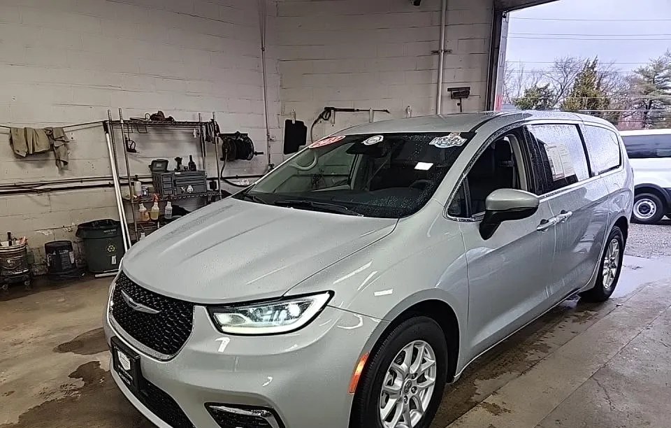 2023 CHRYSLER PACIFICA TOURING L 121.6" WB - 1