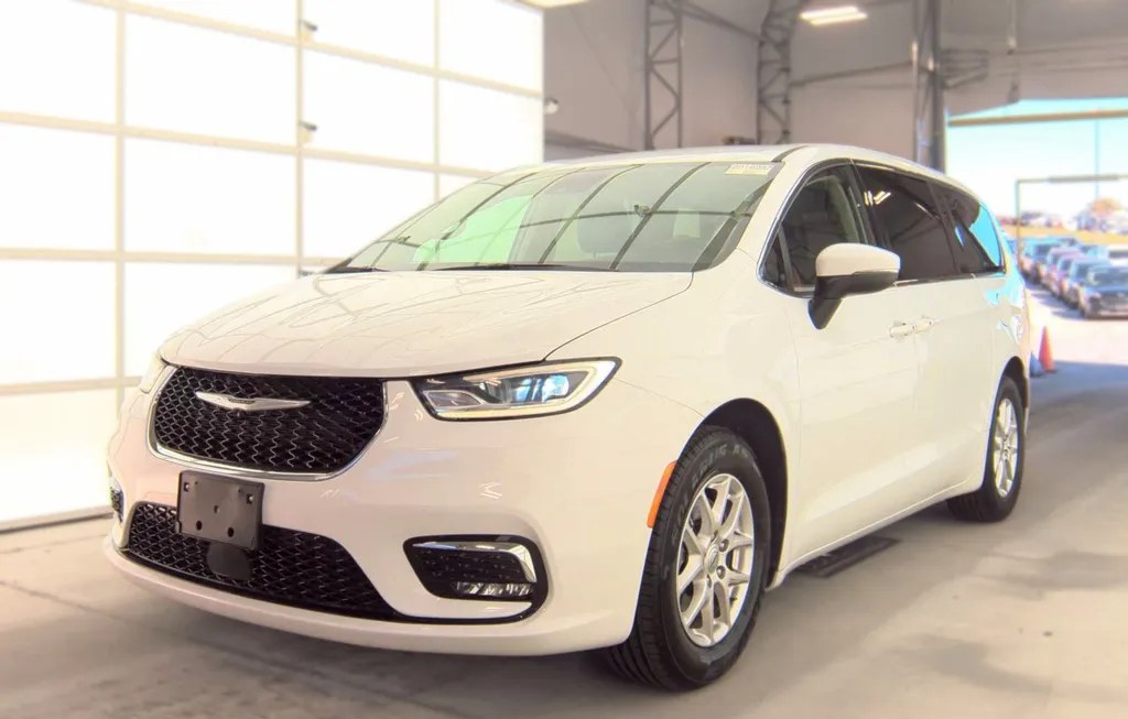 2023 CHRYSLER PACIFICA TOURING L 121.6" WB - 1