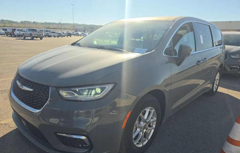 2023 CHRYSLER PACIFICA TOURING L 121.6" WB - 1