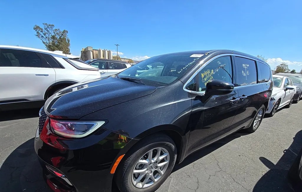 2023 CHRYSLER PACIFICA TOURING L 121.6" WB - 1