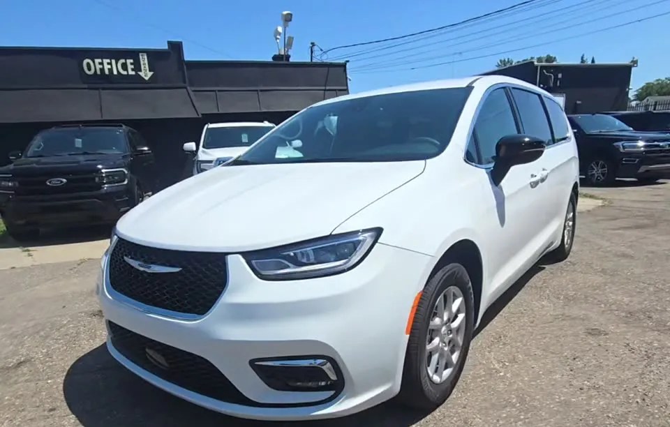 2026 CHRYSLER PACIFICA SELECT 121.6" WB - 1