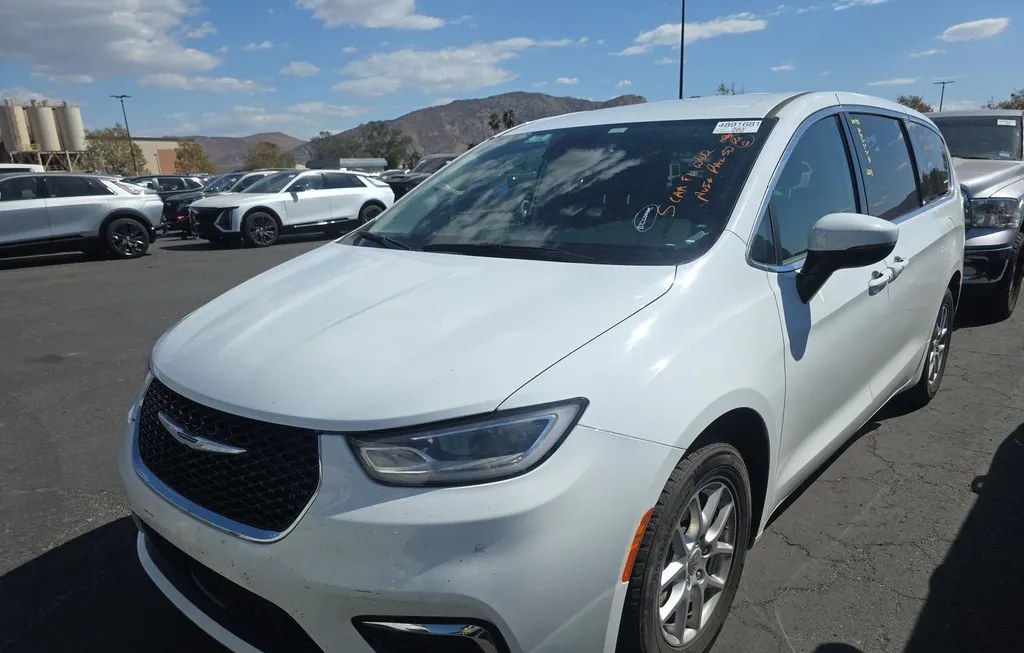 2023 CHRYSLER PACIFICA TOURING L 121.6" WB - 1