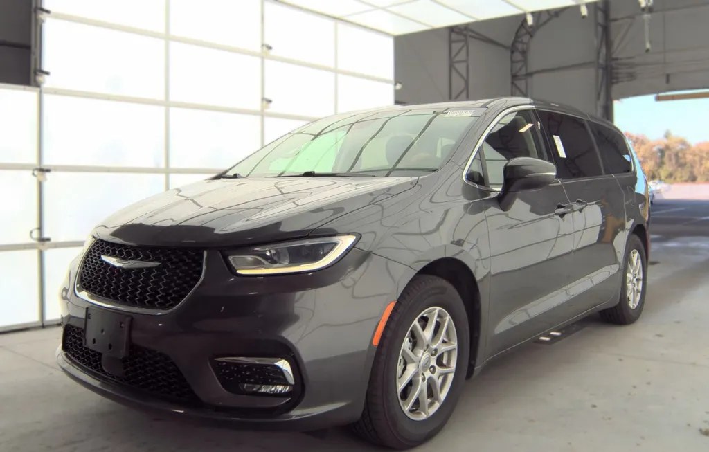 2023 CHRYSLER PACIFICA TOURING L 121.6" WB - 1