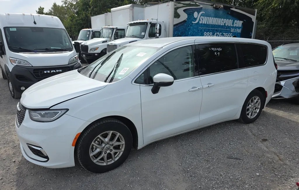 2023 CHRYSLER PACIFICA TOURING L 121.6" WB - 1