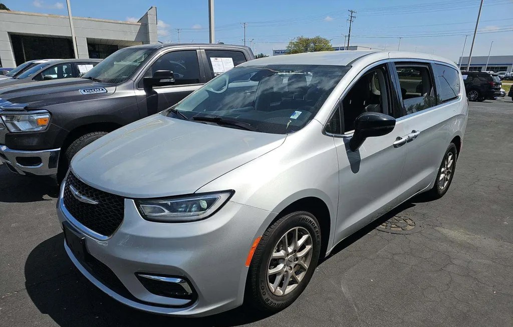 2024 CHRYSLER PACIFICA TOURING L 121.6" WB - 1