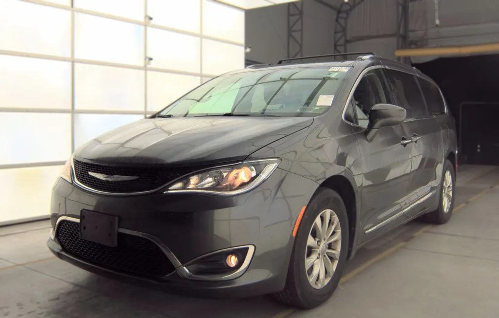 2019 CHRYSLER PACIFICA TOURING L 121.6" WB - 1