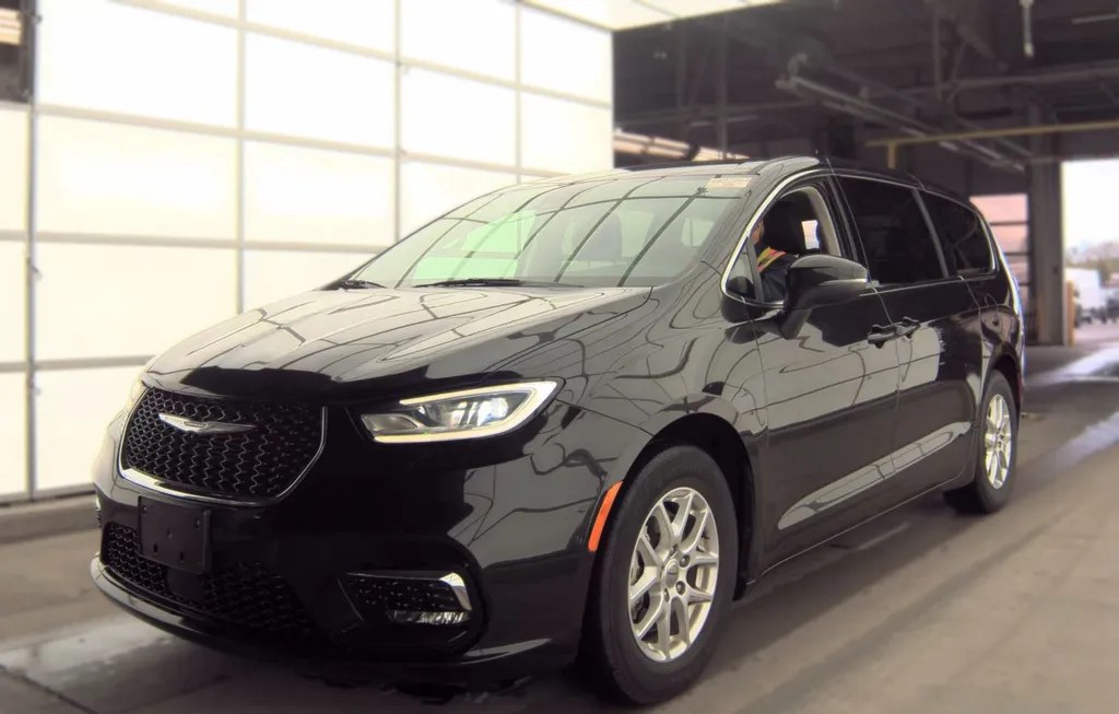 2023 CHRYSLER PACIFICA TOURING L 121.6" WB - 1