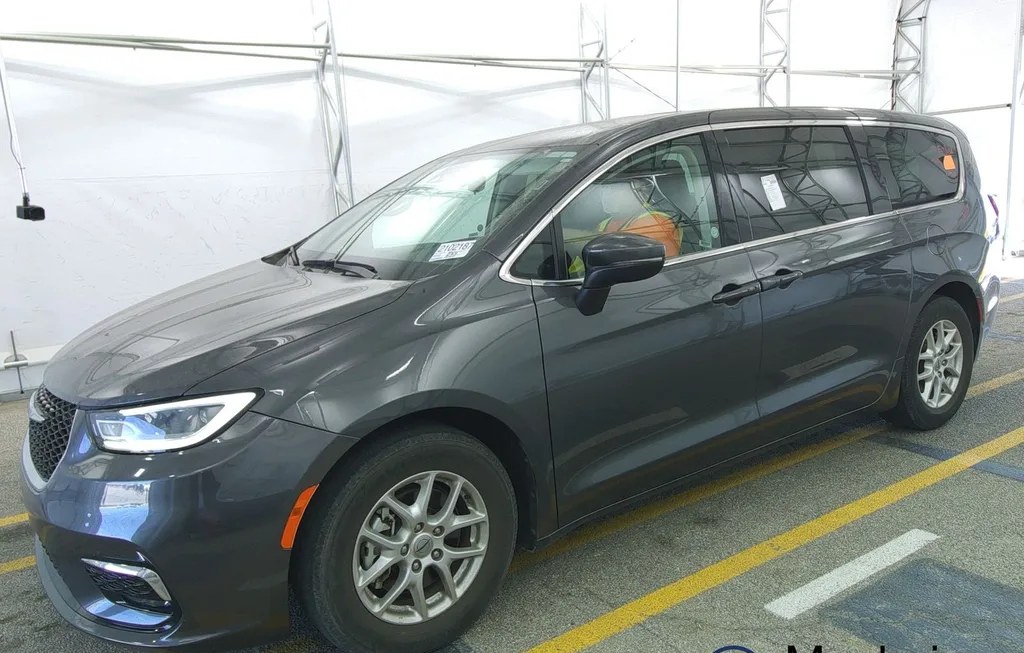 2023 CHRYSLER PACIFICA TOURING L 121.6" WB - 1