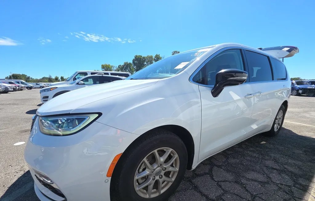 2024 CHRYSLER PACIFICA - 1