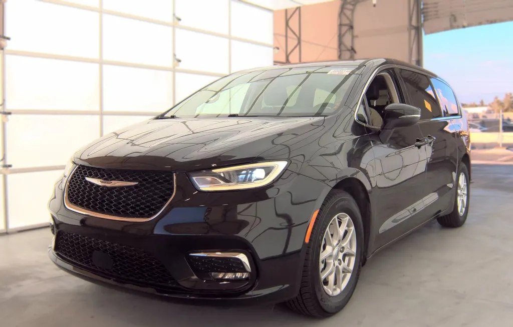 2023 CHRYSLER PACIFICA TOURING L 121.6" WB - 1