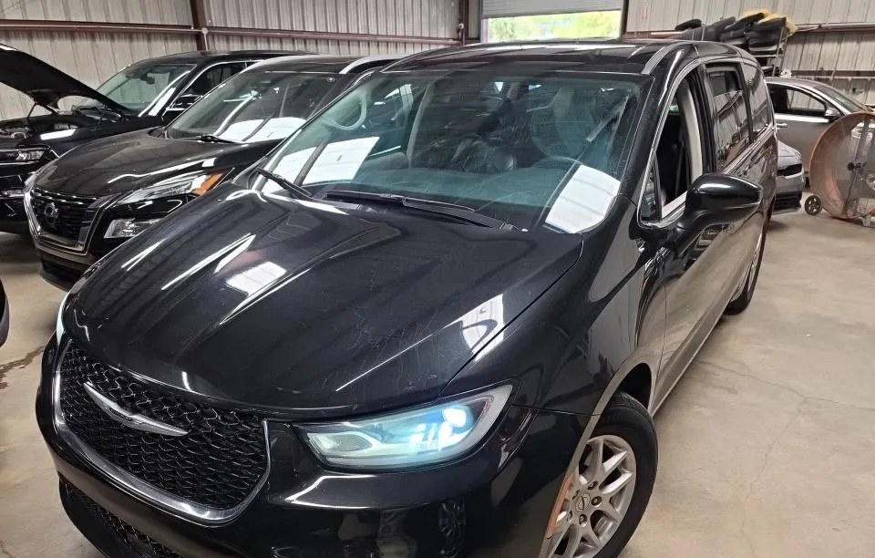 2023 CHRYSLER PACIFICA TOURING L 121.6" WB - 1