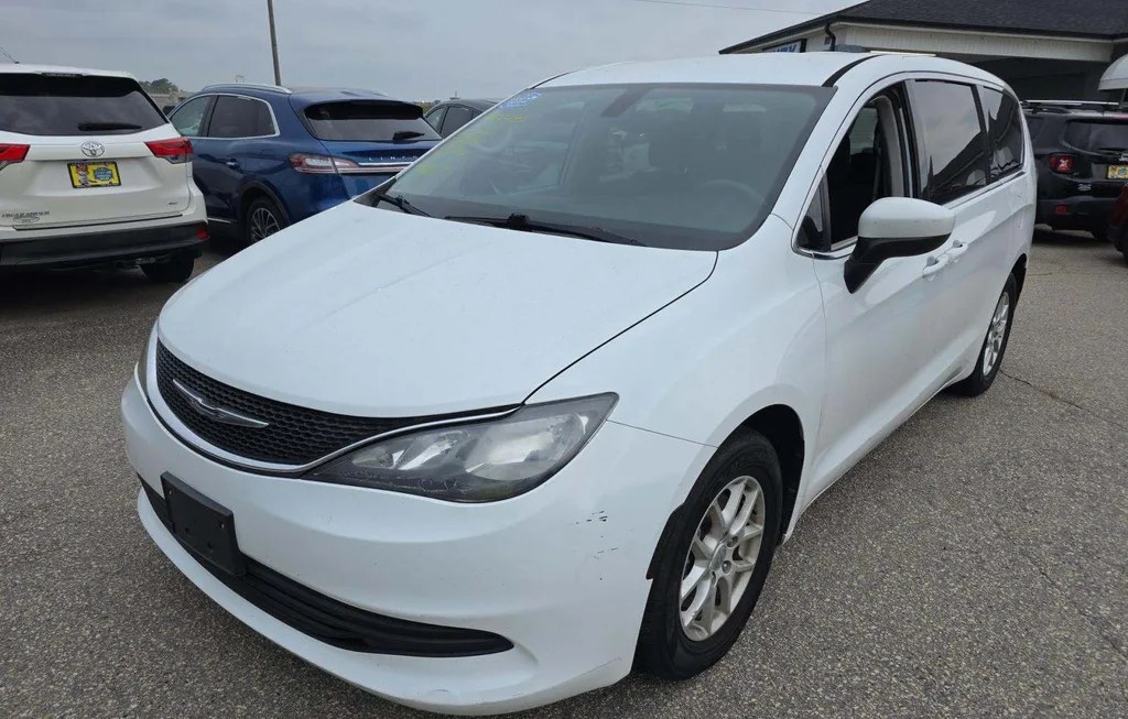 2017 CHRYSLER PACIFICA LX 121.6" WB - 1