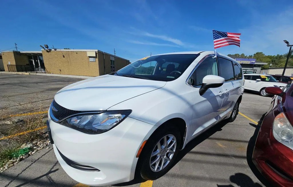 2017 CHRYSLER PACIFICA LX 121.6" WB - 1