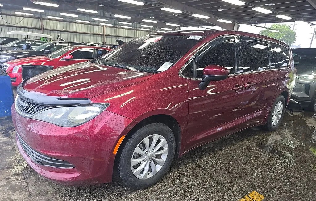 2017 CHRYSLER PACIFICA TOURING 121.6" WB - 1