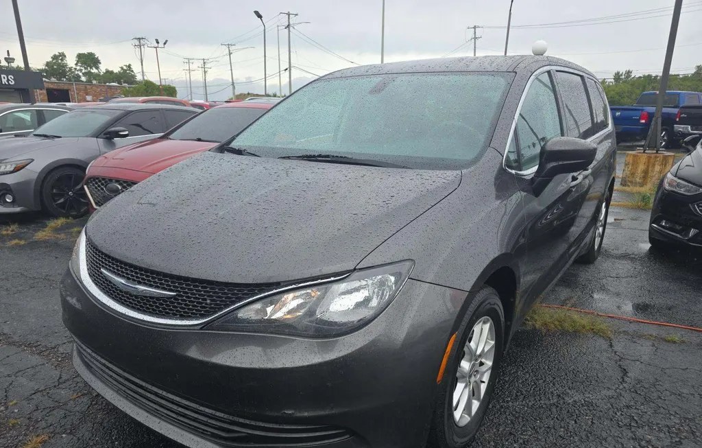 2017 CHRYSLER PACIFICA TOURING 121.6" WB - 1