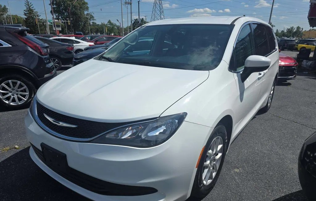 2017 CHRYSLER PACIFICA TOURING 121.6" WB - 1