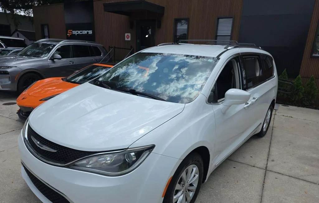 2017 CHRYSLER PACIFICA TOURING L PLUS 121.6" WB - 1